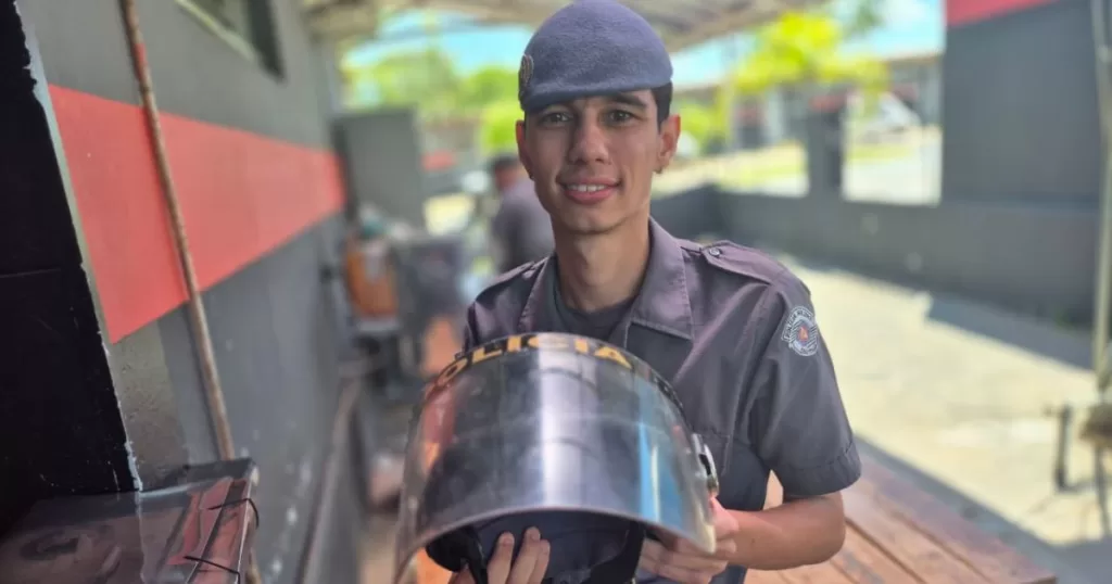 Aluno da APAE de Franca se torna policial por um dia- Will insert post title. Aluno da APAE de Franca se torna policial por um dia- Will insert post title.