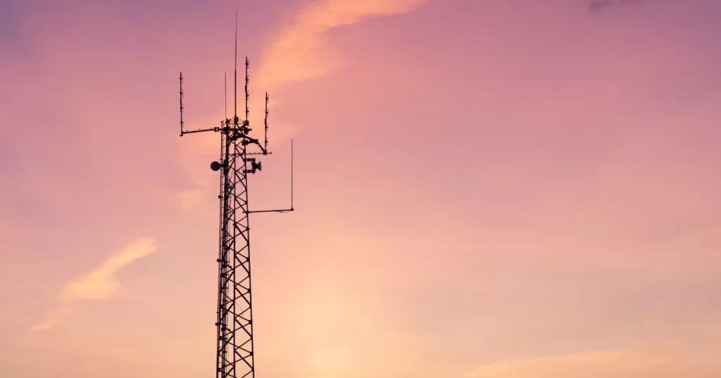 Torre-transmissao-de-radio-1024x538 Rádio é o mais ouvido na Alexa; aponta Edison Research