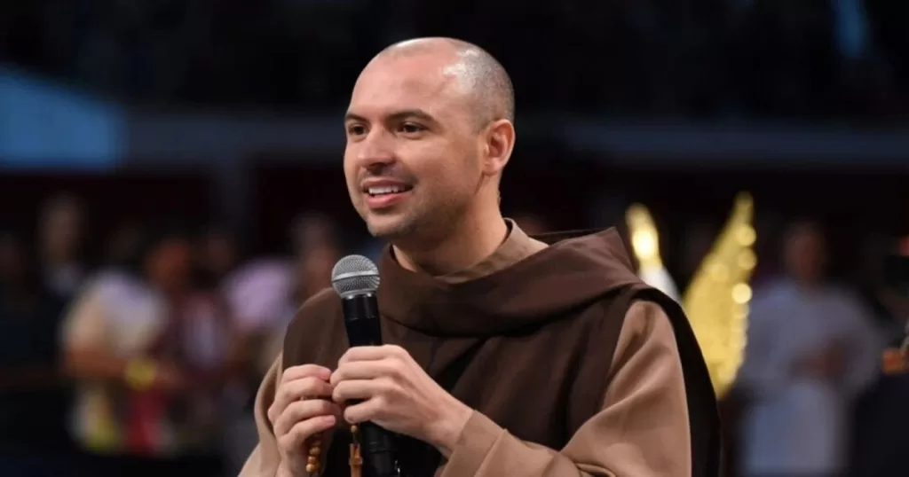 Frei Gilson leva multidão ao "Fernando Costa" no Hallel- Will insert post title.