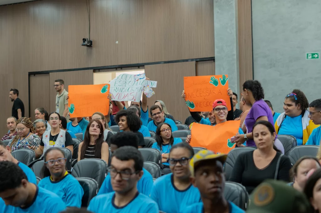 APAE de Franca protesta contra decisão de Lula- Will insert post title.
