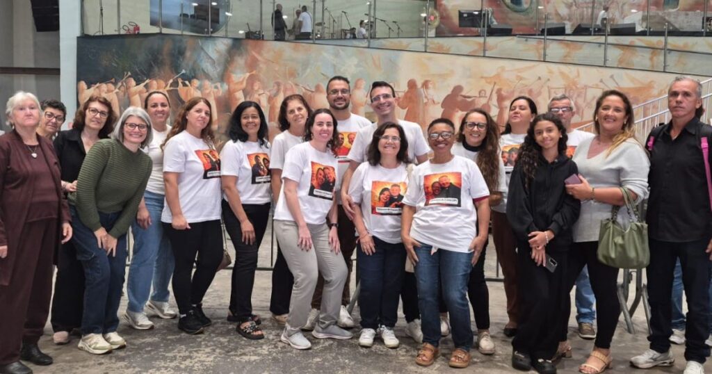 21-Excursao-bate-e-volta-para-o-padre-Marcelo-Rossi-Divulgacao-1024x538 Padre Marcelo fica encantado com camiseta personalizada