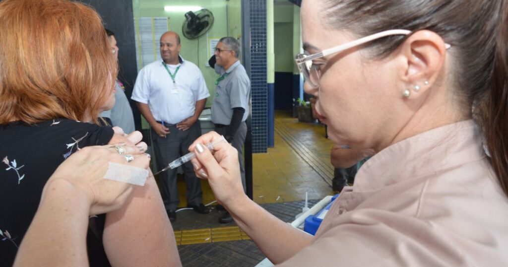 Vacina-contra-Gripe-2-Divulgacao-Prefeitura-de-Franca-1024x538 Franca realiza hoje mutirão de vacinação no Centro