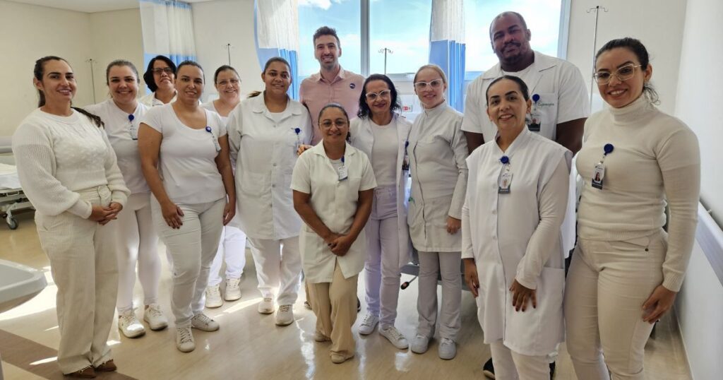 Daniel-Bassi-e-Enfermeiras-Divulgacao-1024x538 Tarcísio de Freitas inaugura Hospital Estadual de Franca
