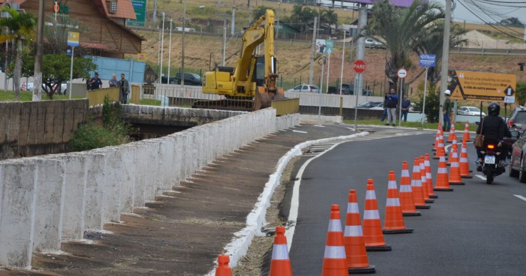 Obras-em-corregos-2-Divulgacao-Prefeitura-de-Franca-1024x538 Antônio Barbosa Filho é interditada contra enchentes