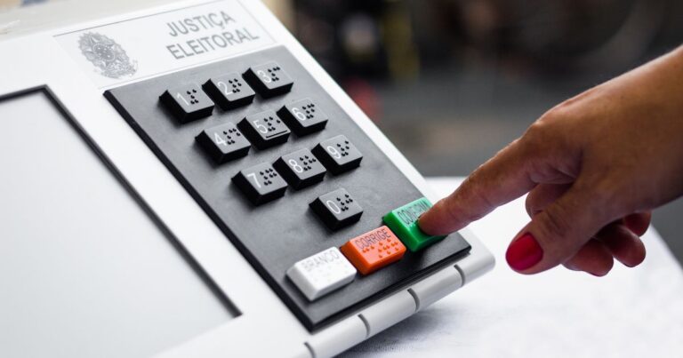 Picadeiro Eleitoral: o circo da servidão voluntária