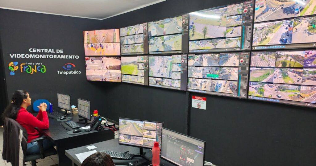 Central-de-Monitoramento-2-Divulgacao-Prefeitura-de-Franca-1024x538 Muralha Paulista auxilia na prisão de mais três homens