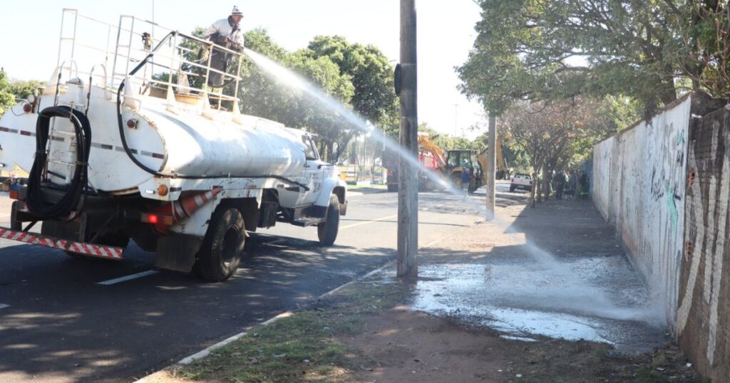 Limpeza-de-ruas-1-Divulgacao-Prefeitura-de-Franca-1024x538 Operação da Prefeitura remove entulhos na Vila Gosuen